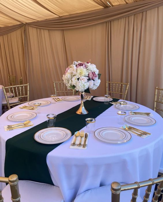 Inchiriere mese corturi scaune vesela