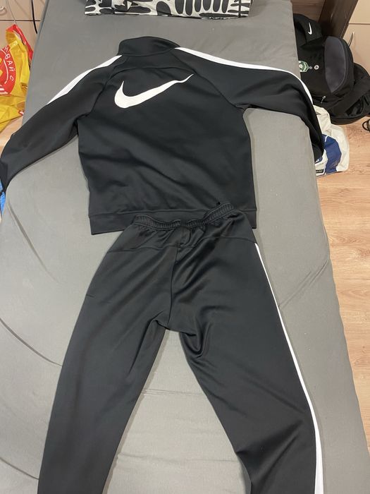 Nike track suit black