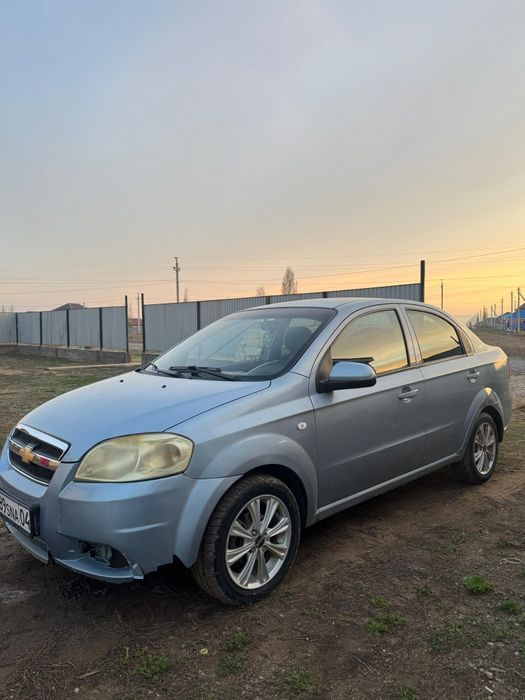 Машина Шевроле продам