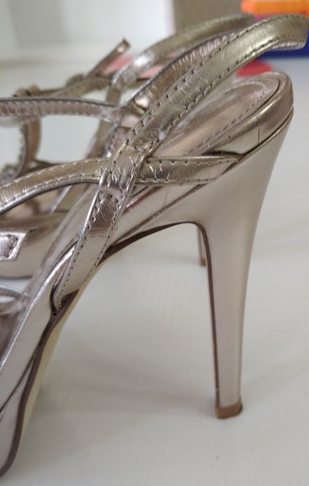 Продам босоножки