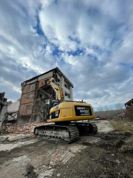 Închiriere utilaje construcții cu operator | Excavator, buldozer, demolări