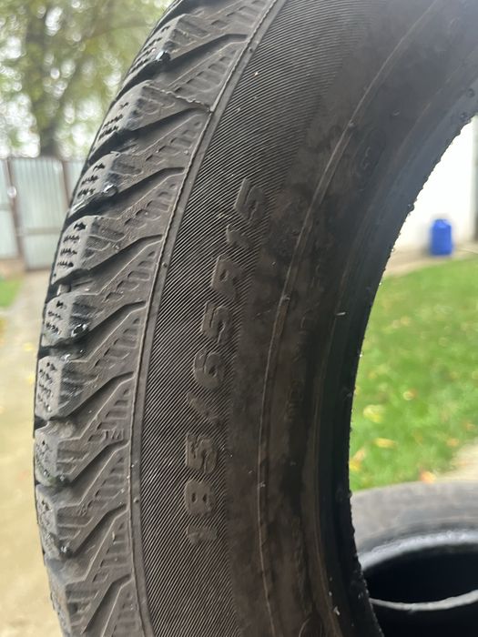 Продам зимние шины 185/65/15