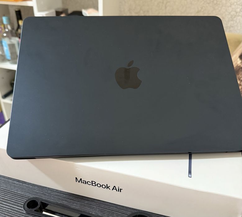 Macbook Air M2 2022 8/256 midnight