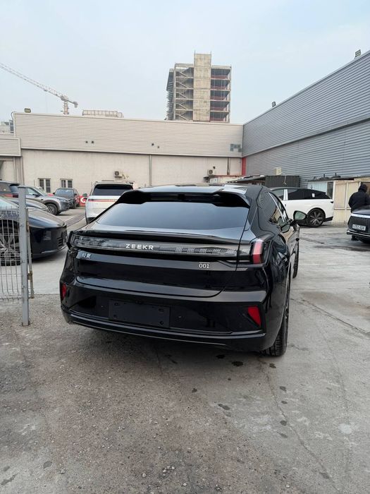 Zeekr 001 nasiyaga xam yuradi.