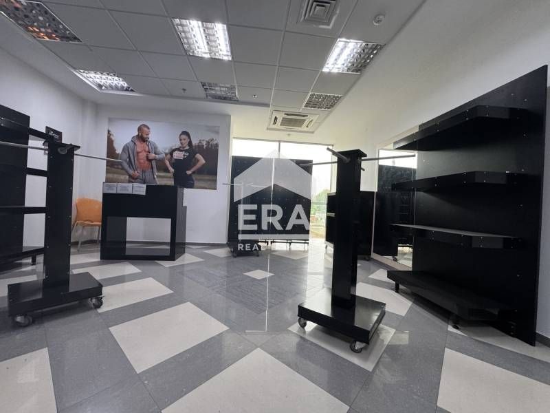 Дава се под наем Магазин в Силистра, Център - 40 кв.м за 256 € - Снимка #2