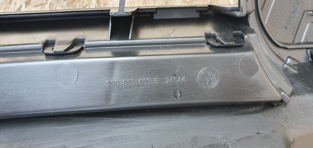 Grilă bară față Volkswagen Golf 7 originală 5G0853653E / 5G0853655D