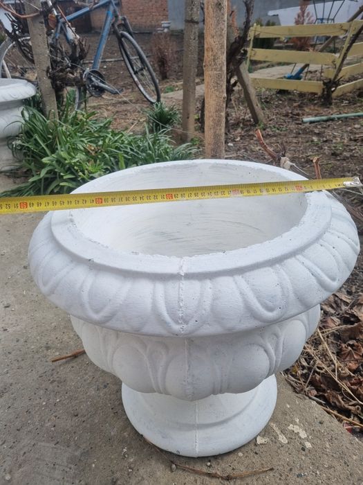 Ваза тип кашпи изцяло от бетон