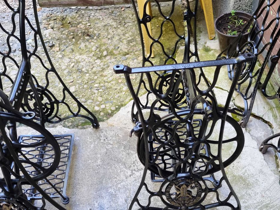 Singer метални крака за шевна машина.