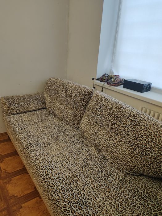 Продам леопардовый диван