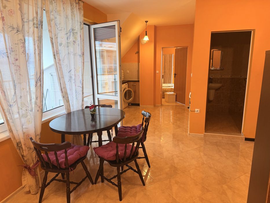 Дава се под наем Двустаен апартамент в Поморие - 68 кв.м за 380 € - Снимка #2