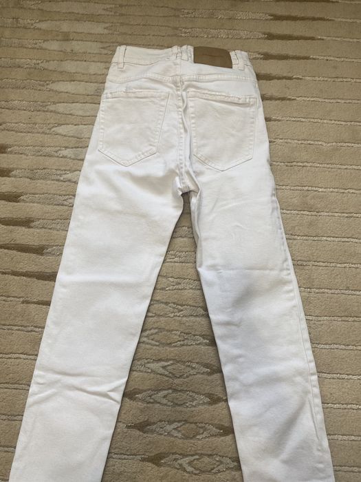 Джинсы белые XS/32 Pull&bear