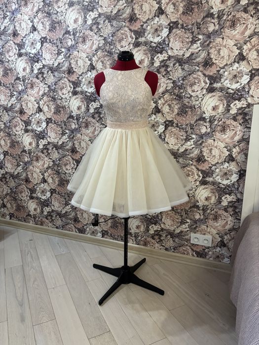 Продам платья для выпускного вечера