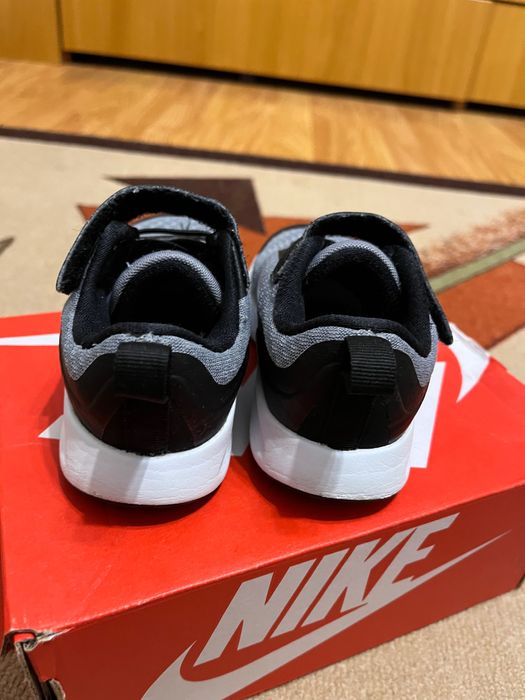 сандали и маратонки nike