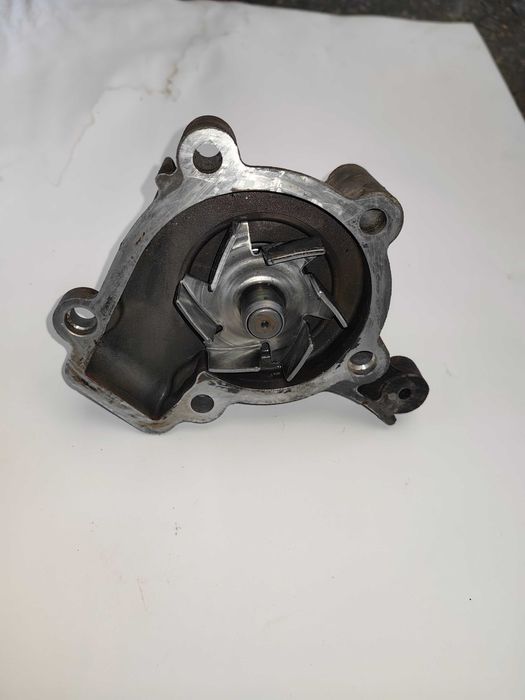 Водна помпа kia sportge 2 2006 бензин