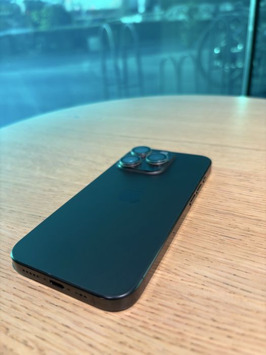 Iphone 15 pro 256 гб черен