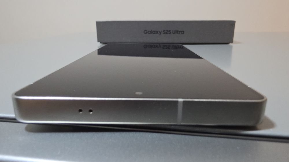 512 Gb Samsung Galaxy s 25 Ultra  никакви следи