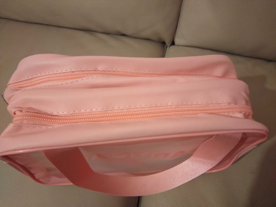 Чантичка за козметика - водоустойчива