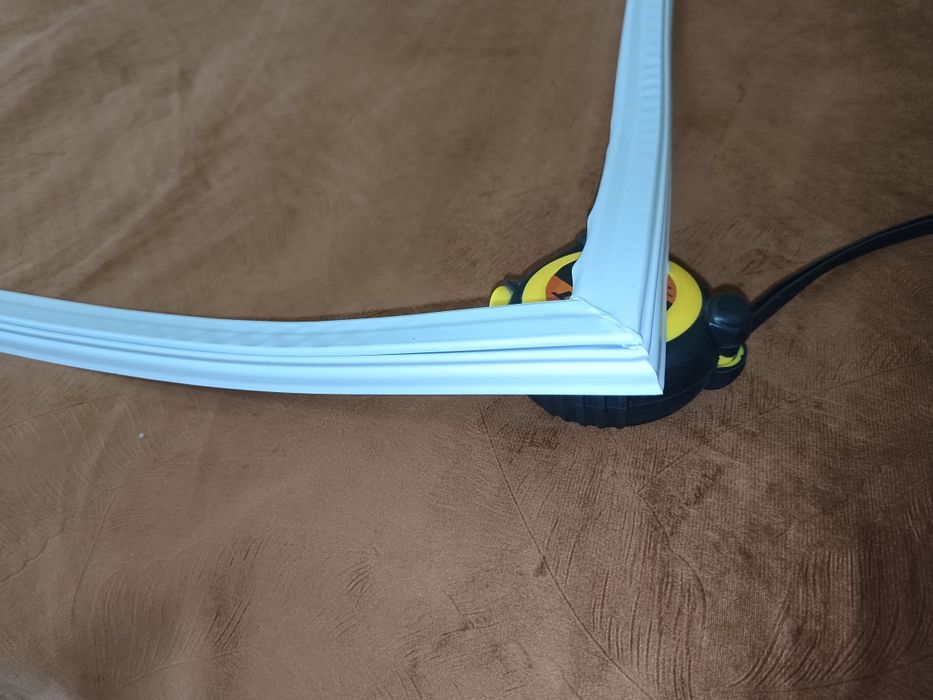 Уплотнитель магнитный