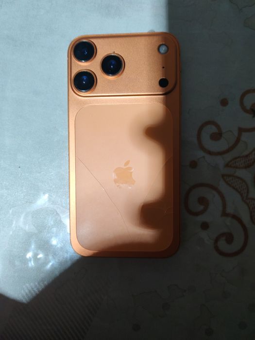 Iphone 11 128gb 17 pro qilingan. Oq rangi bolgan telefon sotiladi