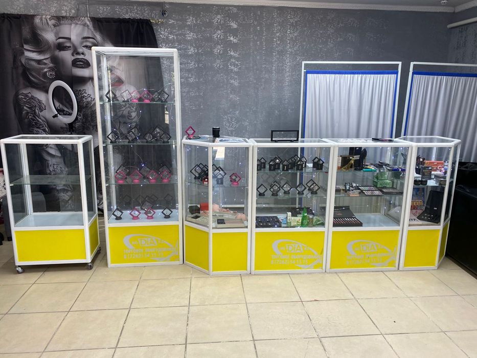 Стеклянные витрины