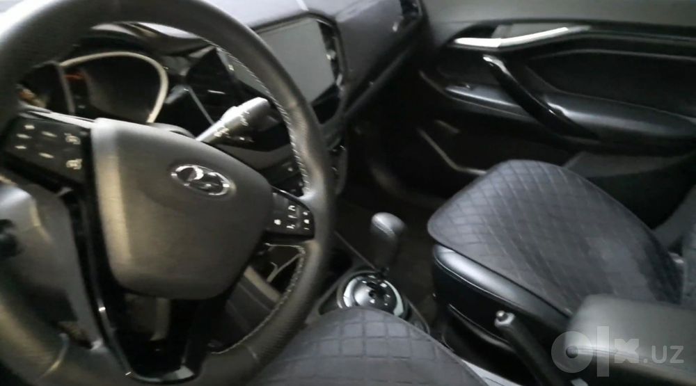 Qarshi Sh. Lada Vesta 2018 qarab chotki minilgan