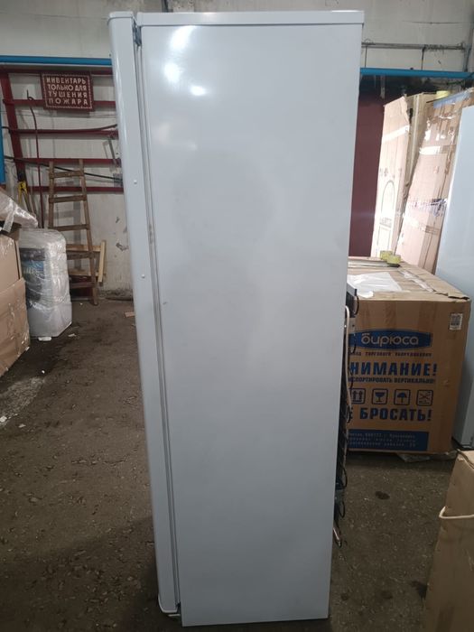 Продаю вертикальную морозилку