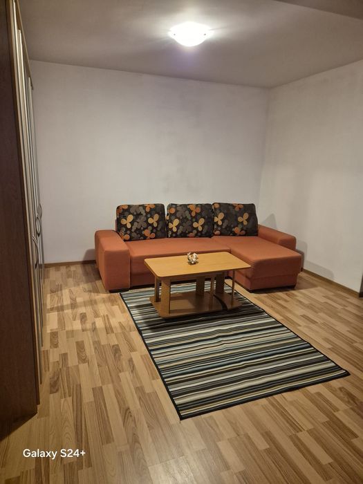 Închiriez apartament!