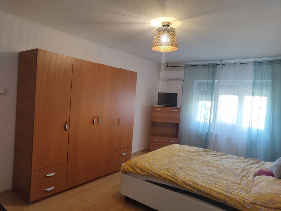 Chirie apartament cu 2 camere Rogerius, zona Decebal, mobilat  300 euro