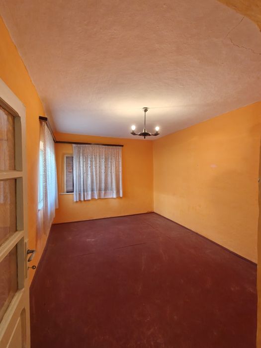 Casa solidă și teren în Zona Islaz pe Strada Mărului