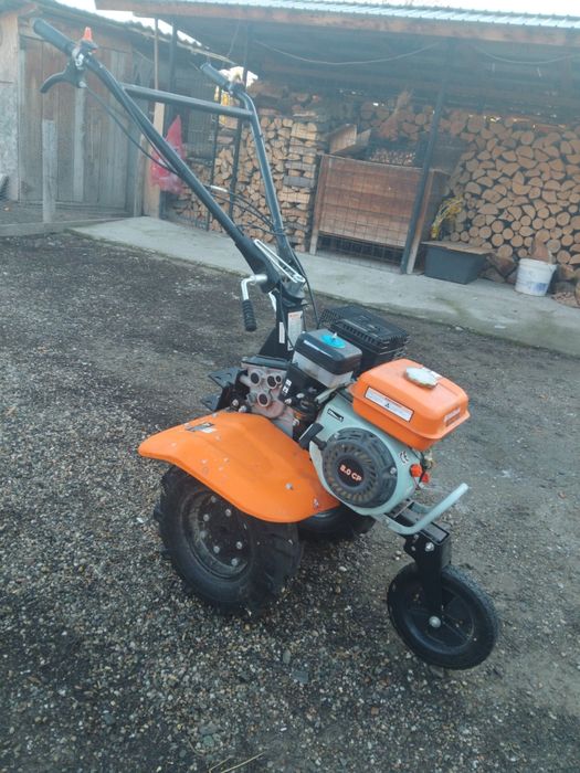 Vând motocultor  funcționabil