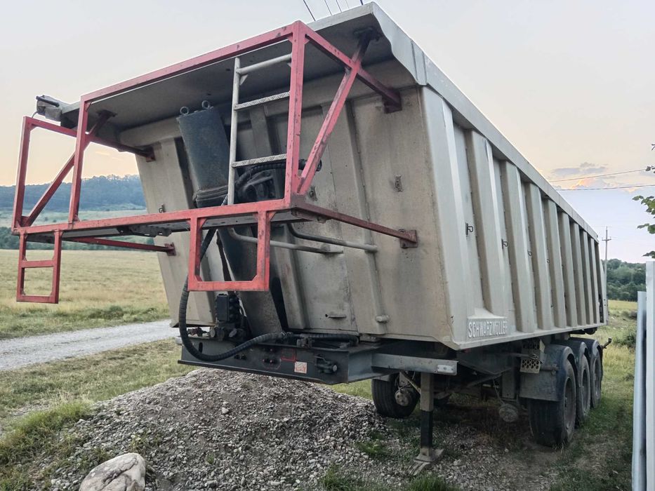 Semiremorca piatra