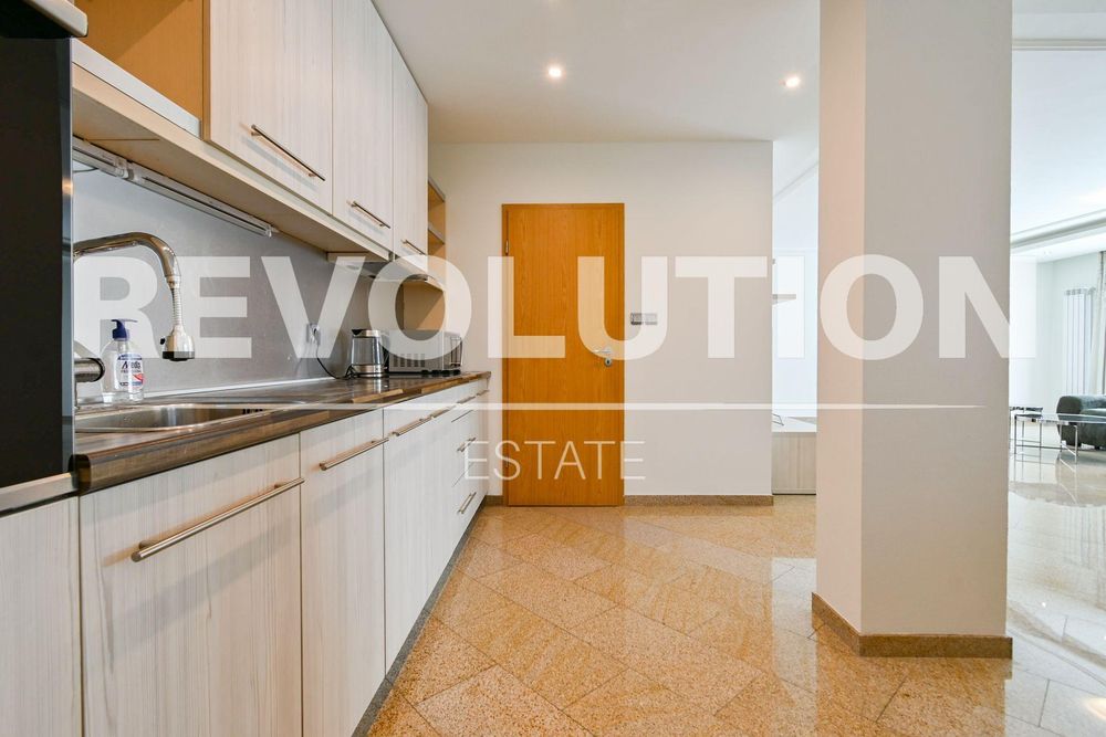Дава се под наем Четиристаен апартамент в София, Лозенец - 202 кв.м за 2300 € - Снимка #7