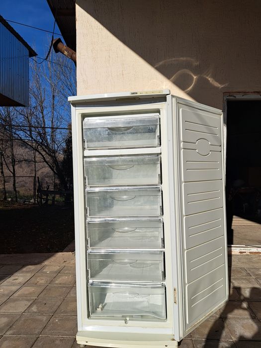 Продам морозильник