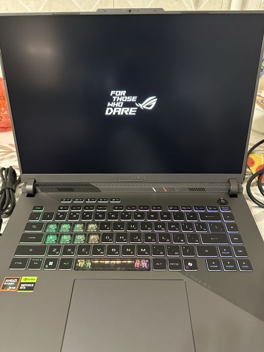 Asus ROG Strix G16 G614, Ryzen 9 8940HX, 32GB, RTX 5070, SSD 1TB