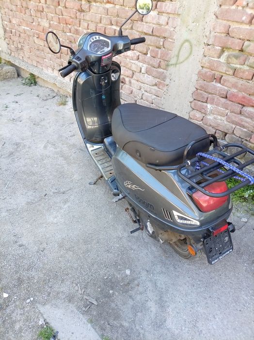 Продавам скутер znen