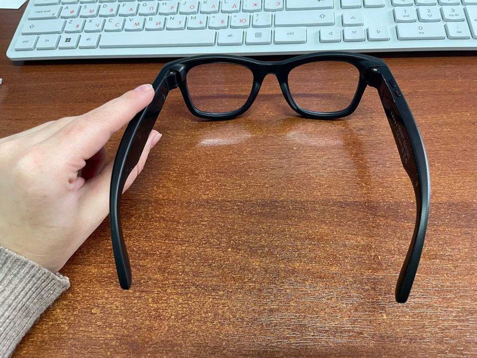 Продаются новые умные очки. Модель W600