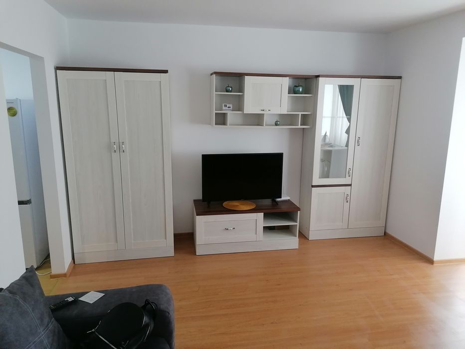 Închiriez garsonieră