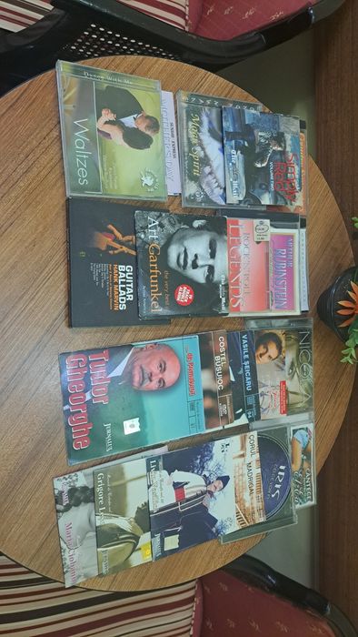 Vînd lot de 24 Cd-uri originale
