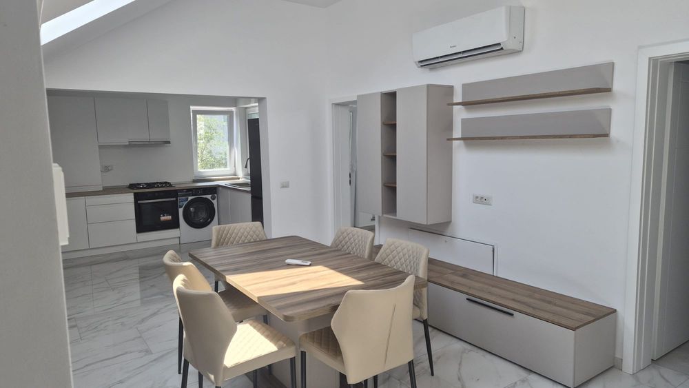 Vand apartament 3 camere zona Zamca