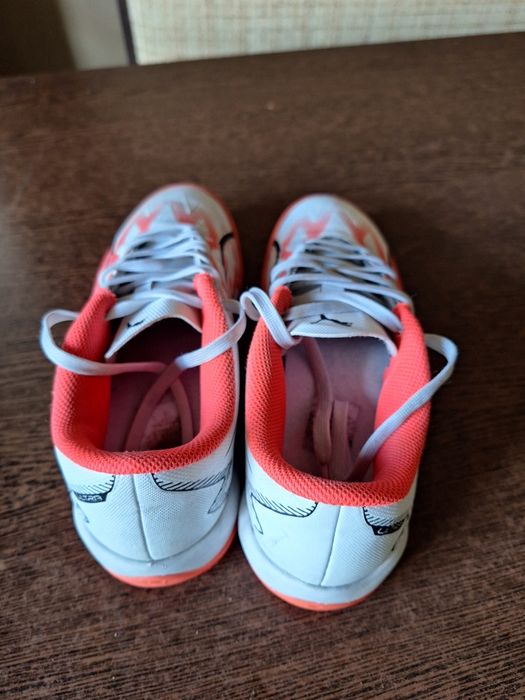 Incaltaminte fotbal copii, Puma ultra play, gazon sintetic 
ULTRA PLAY