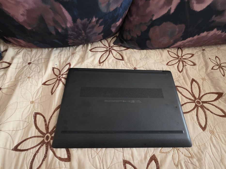 Laptop hp 17" intel core 7 150u