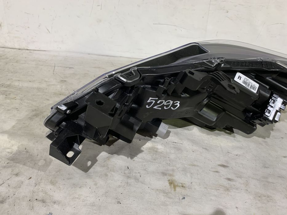 Far dreapta Toyota Corolla, 2019, 2020, 2021, 2022, 2023, cod origine OE 8130-02T31.