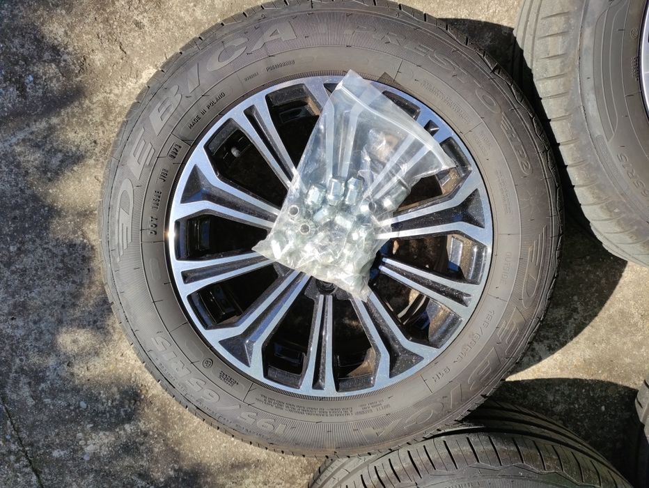 Set 4 jenti aliaiaj pe 15 echipate cu anvelope de vară 195/65/15