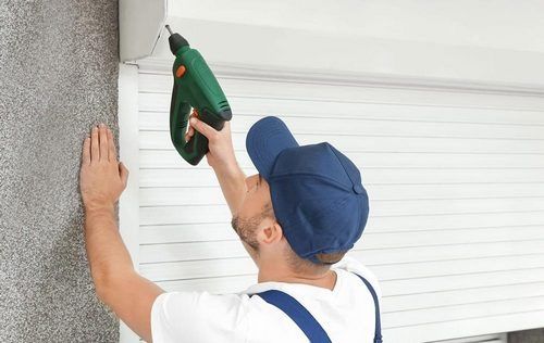 Reparatii si service ferestre termopan/ rulouri exterioare/ usi/ plase