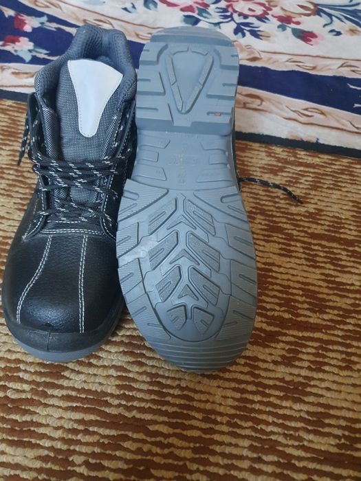 Кожанные ботинки специальные