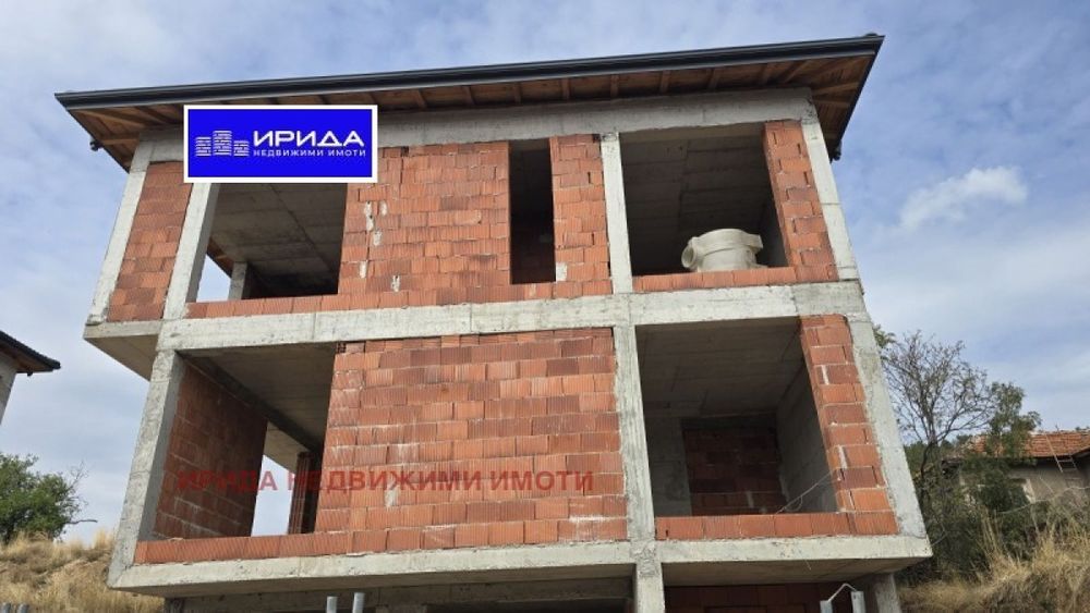 Къща в Сеславци с АКТ 14!