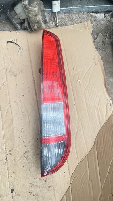 Tripla stop stanga dreapta ford focus mk2 c-max caravan hatchback