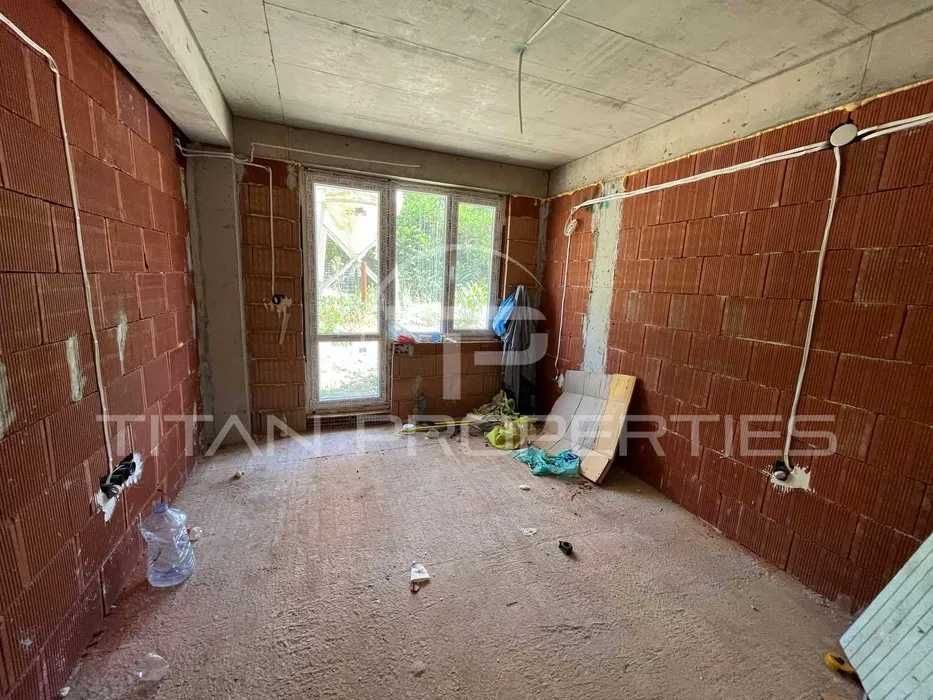 Продава се Тристаен апартамент в Пловдив, Остромила - 104 кв.м за 894 €/кв.м - Снимка #2