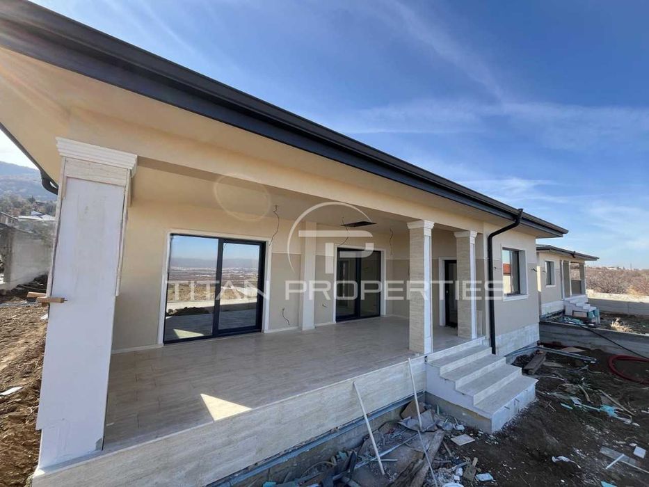 Продава се Къща в с. Брестник, Област Пловдив - 196 кв.м за 1353 €/кв.м - Снимка #1