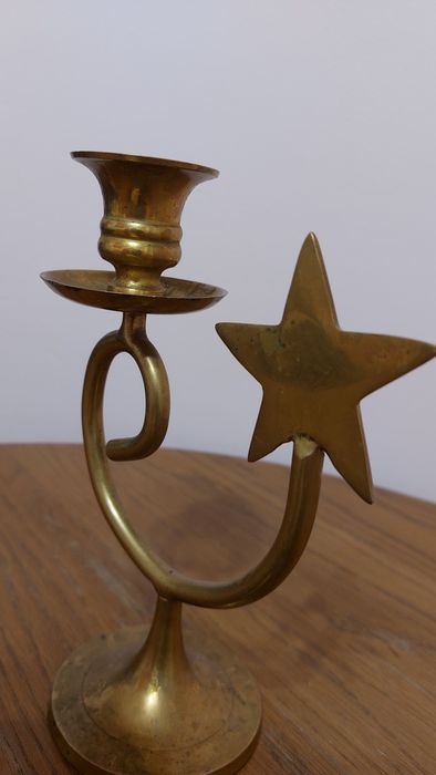 Месингов свещник със звезда в отлично състояние.
Височина 1.